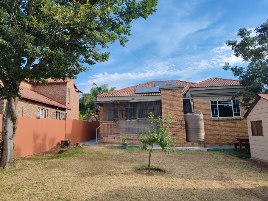 To Let 3 Bedroom Property for Rent in Thatchfield Cresent Gauteng