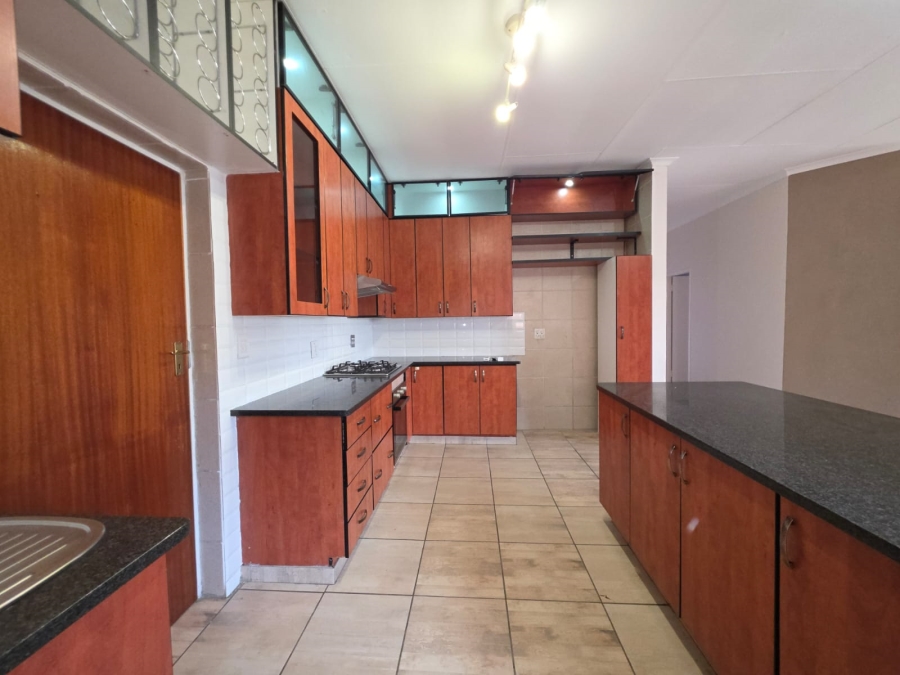 3 Bedroom Property for Sale in Thatchfield Cresent Gauteng