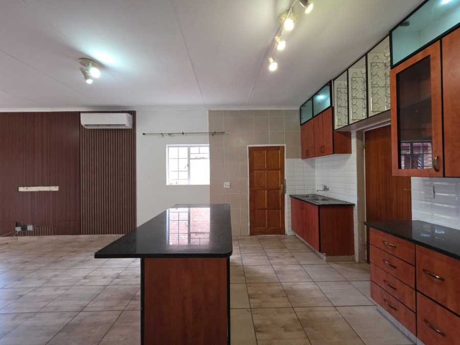 3 Bedroom Property for Sale in Thatchfield Cresent Gauteng