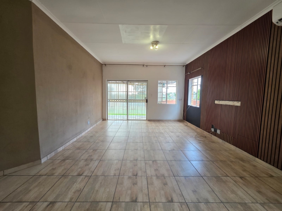 3 Bedroom Property for Sale in Thatchfield Cresent Gauteng