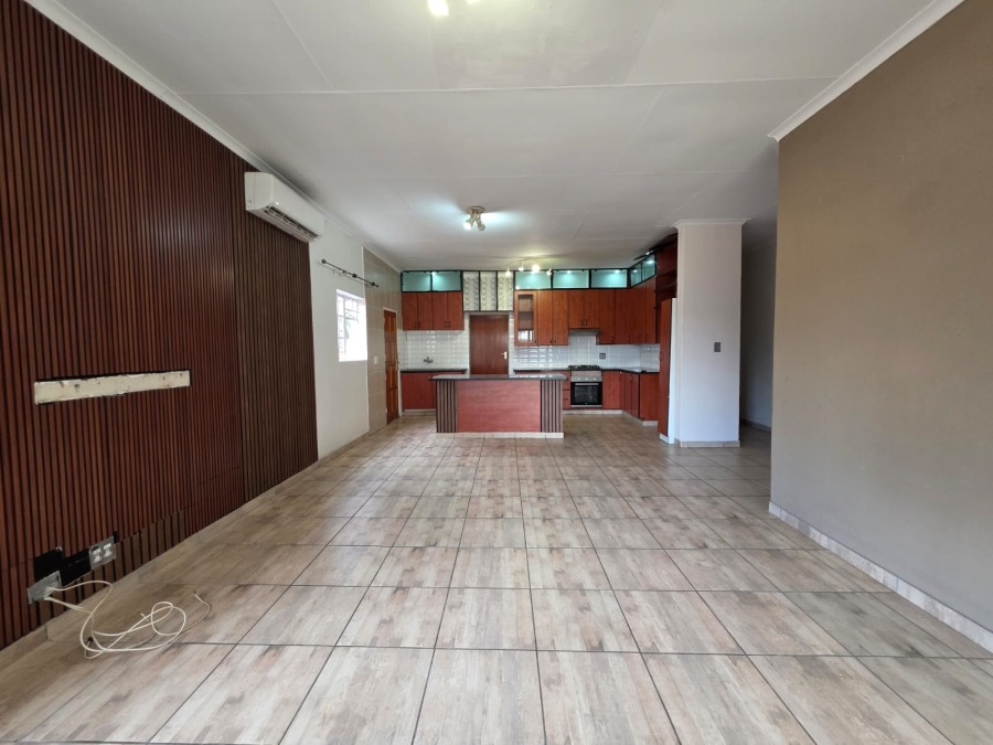 3 Bedroom Property for Sale in Thatchfield Cresent Gauteng