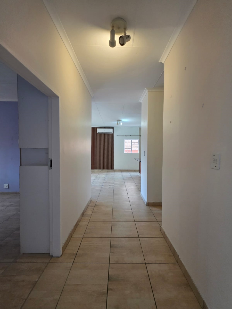 3 Bedroom Property for Sale in Thatchfield Cresent Gauteng