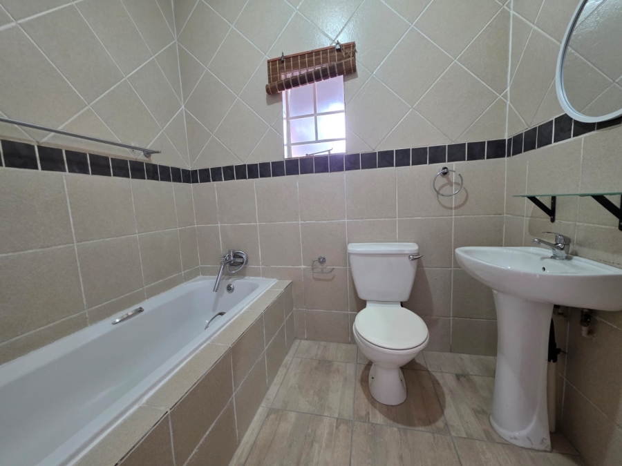 3 Bedroom Property for Sale in Thatchfield Cresent Gauteng