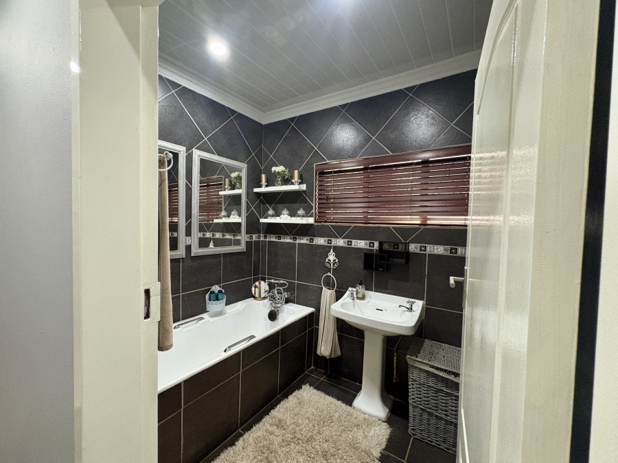 5 Bedroom Property for Sale in Wonderboom Gauteng