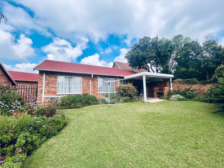 3 Bedroom Property for Sale in Garsfontein Gauteng