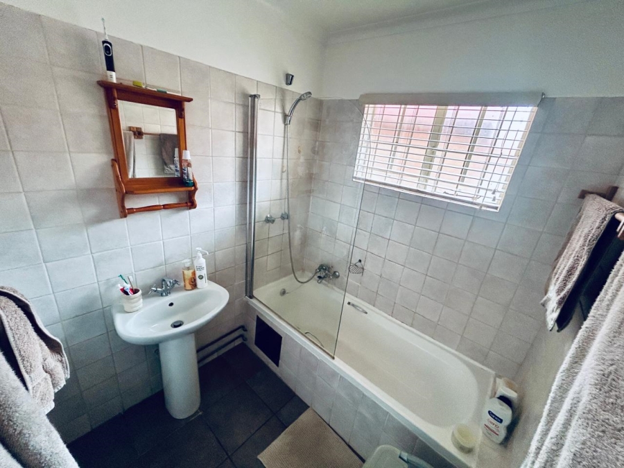 3 Bedroom Property for Sale in Garsfontein Gauteng