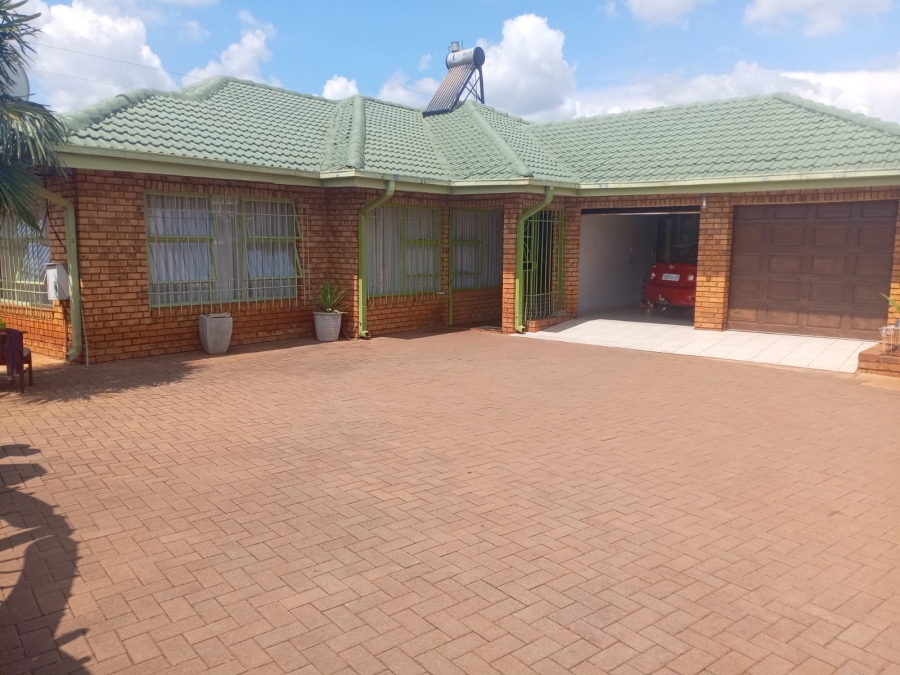 4 Bedroom Property for Sale in Soshanguve East Gauteng