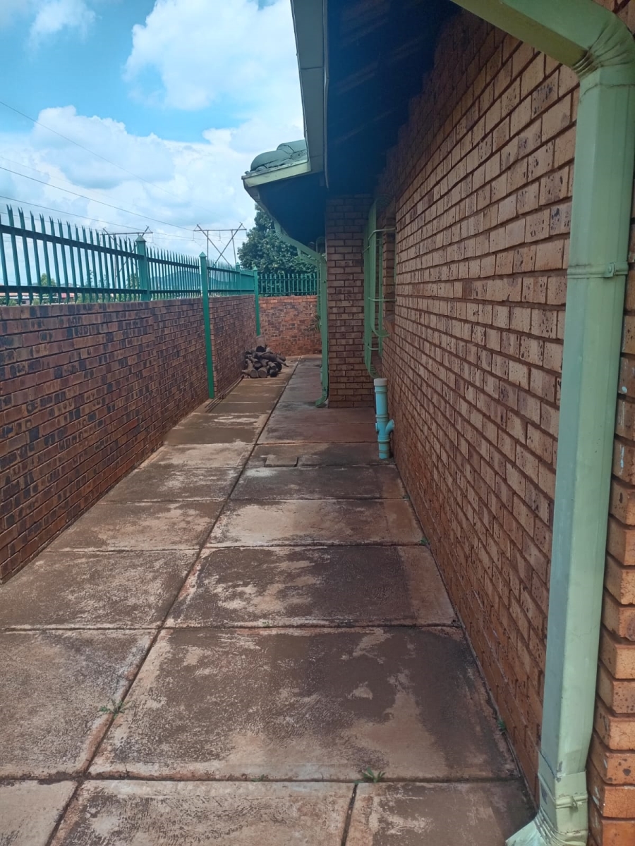 4 Bedroom Property for Sale in Soshanguve East Gauteng