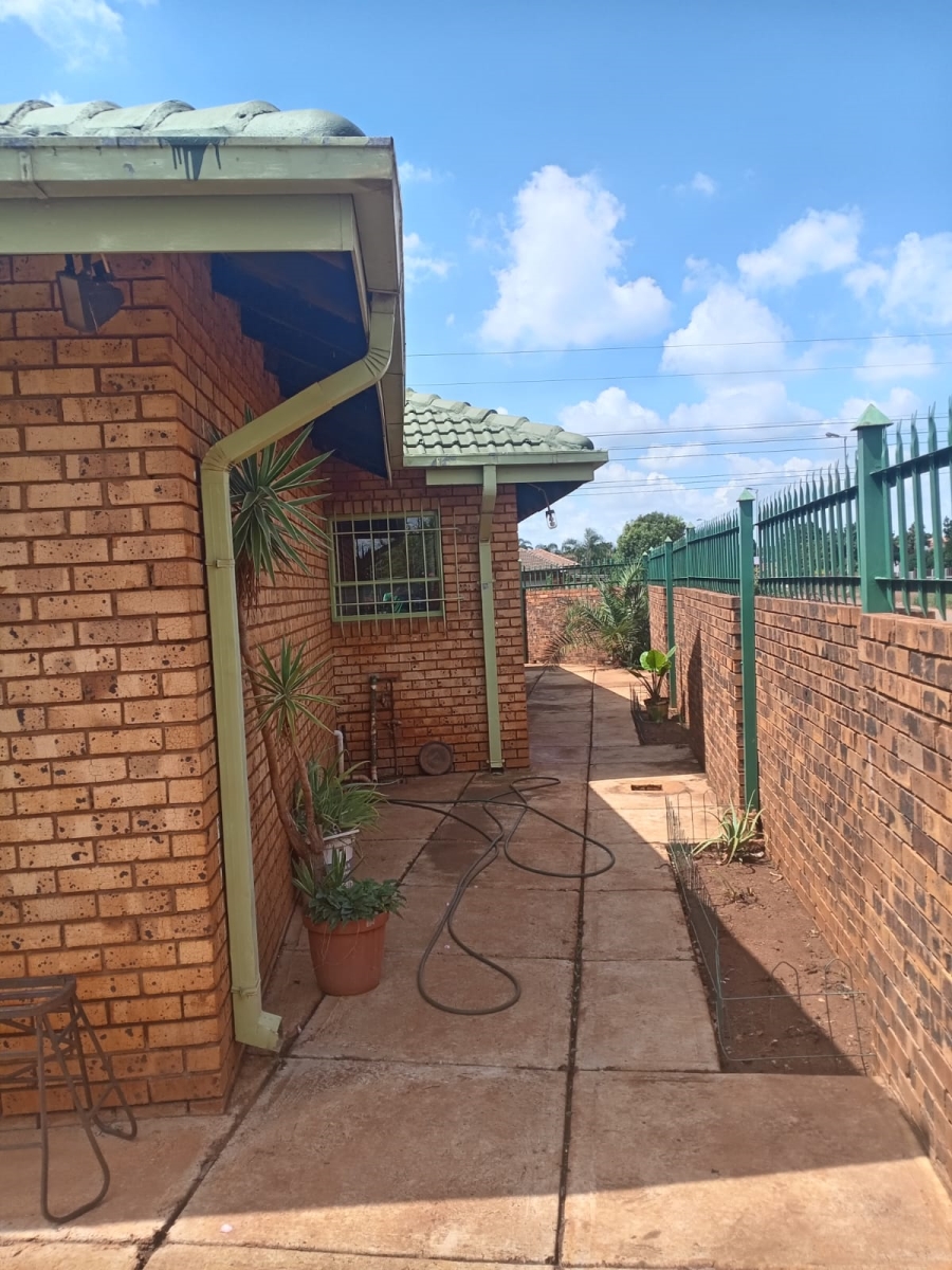 4 Bedroom Property for Sale in Soshanguve East Gauteng