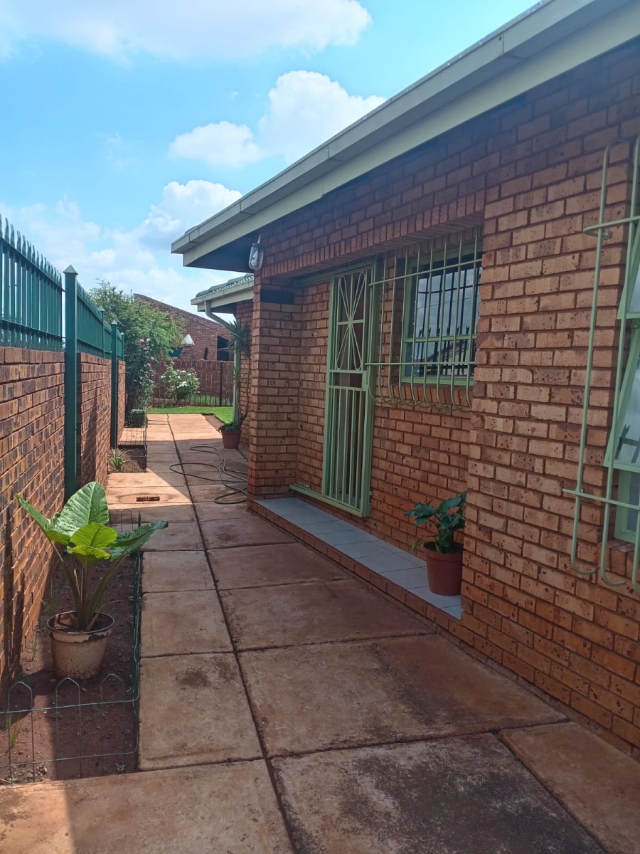 4 Bedroom Property for Sale in Soshanguve East Gauteng