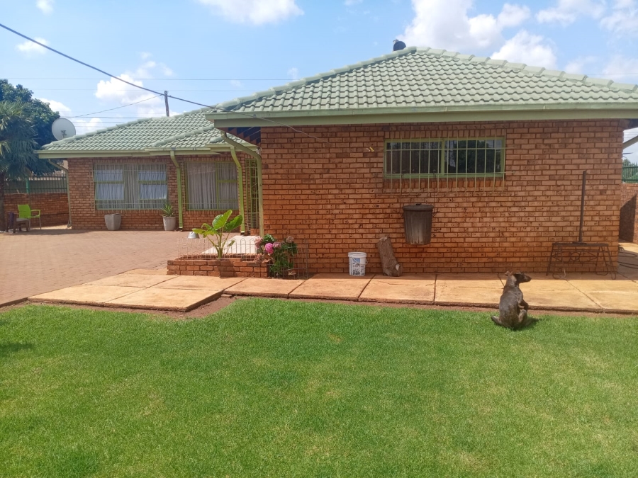4 Bedroom Property for Sale in Soshanguve East Gauteng