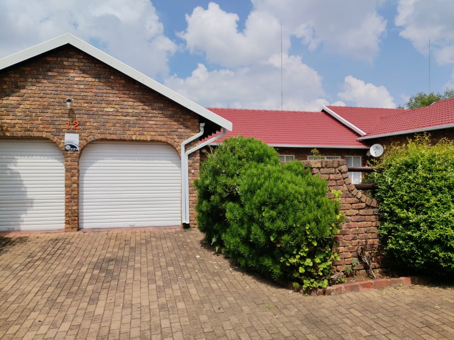 3 Bedroom Property for Sale in Birchleigh Gauteng