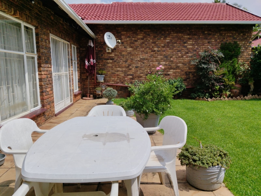 3 Bedroom Property for Sale in Birchleigh Gauteng