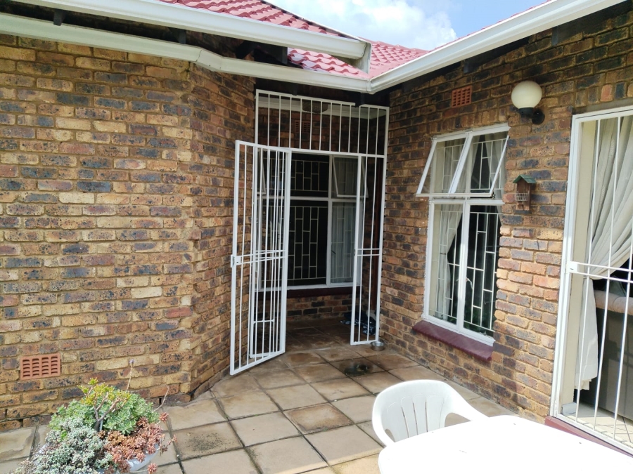 3 Bedroom Property for Sale in Birchleigh Gauteng