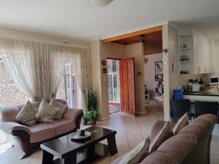 3 Bedroom Property for Sale in Birchleigh Gauteng