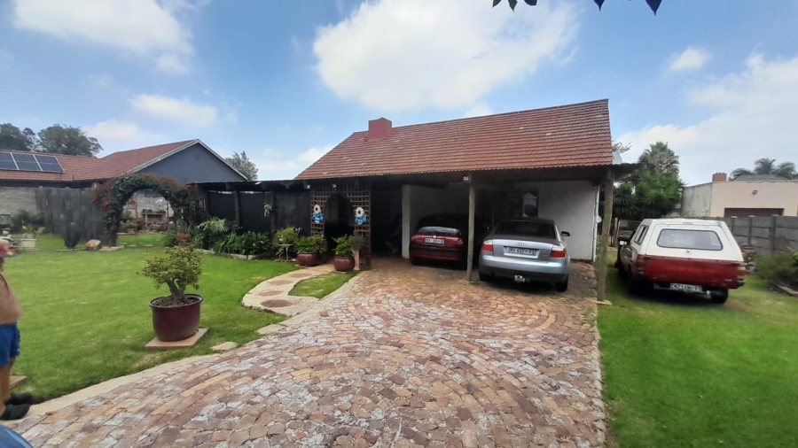 3 Bedroom Property for Sale in Rhodesfield Gauteng