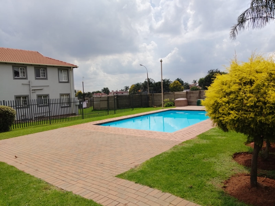 2 Bedroom Property for Sale in Glen Marais Gauteng