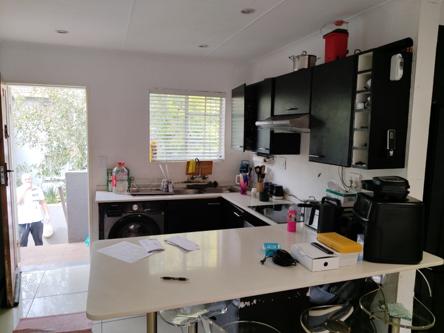 2 Bedroom Property for Sale in Glen Marais Gauteng