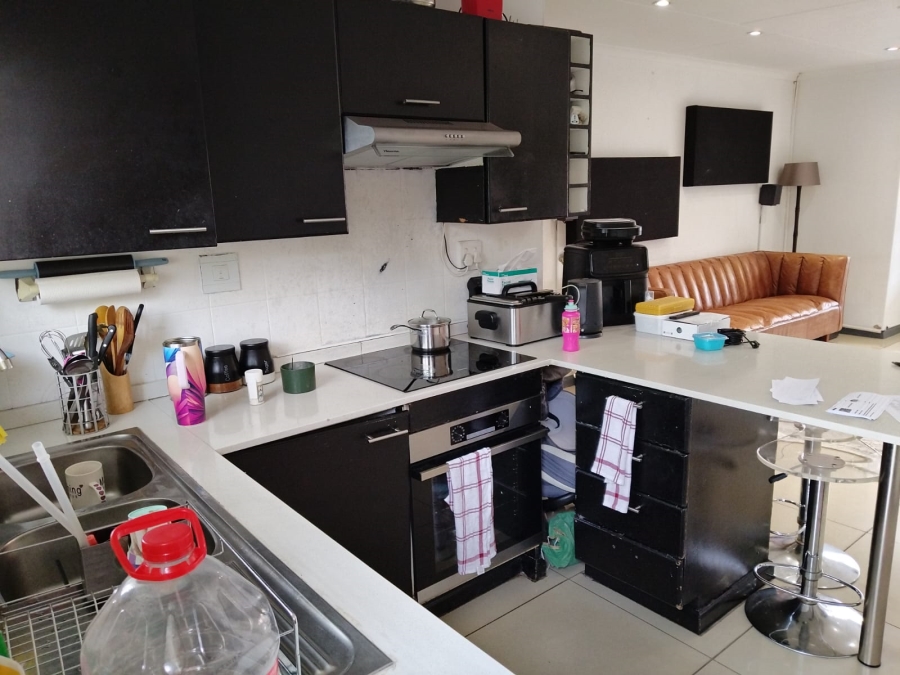 2 Bedroom Property for Sale in Glen Marais Gauteng