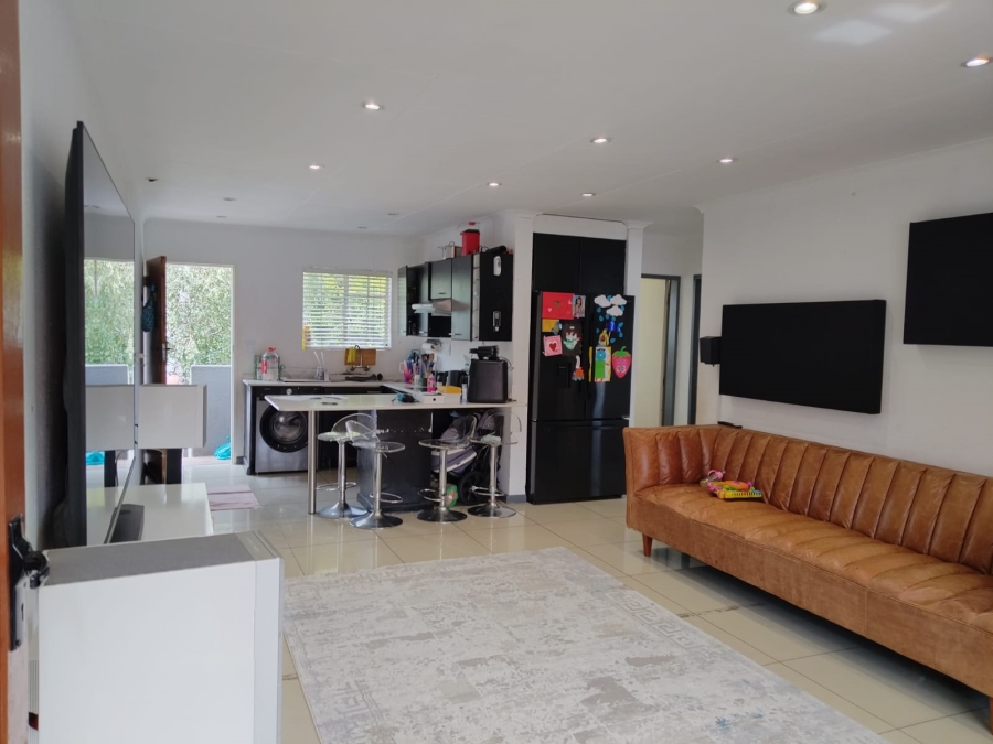 2 Bedroom Property for Sale in Glen Marais Gauteng