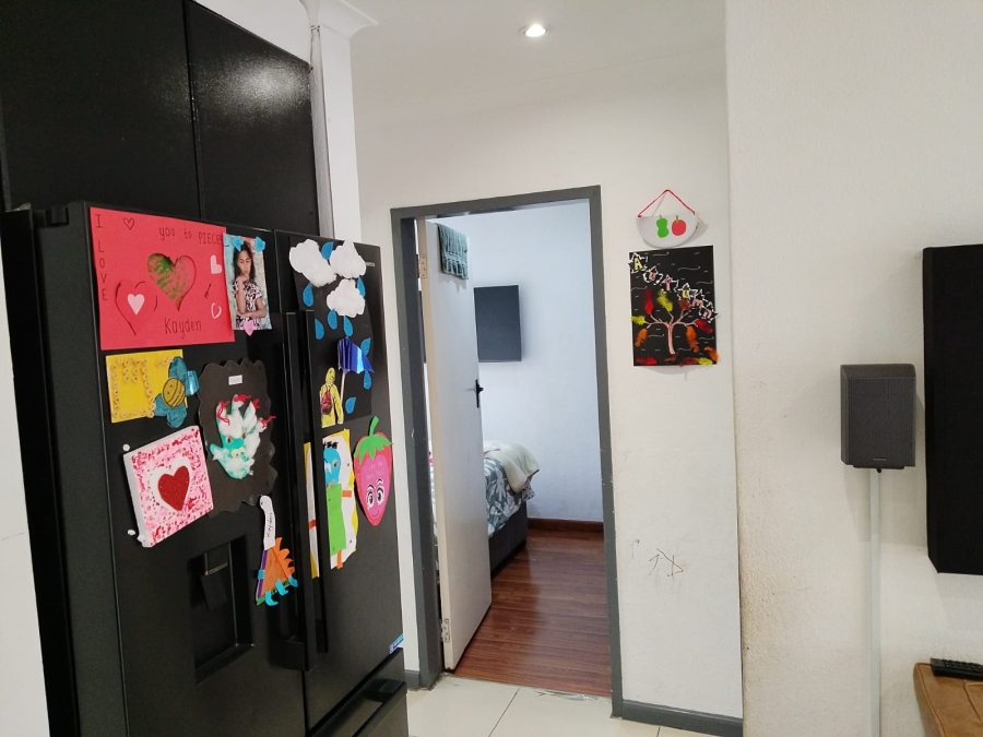 2 Bedroom Property for Sale in Glen Marais Gauteng