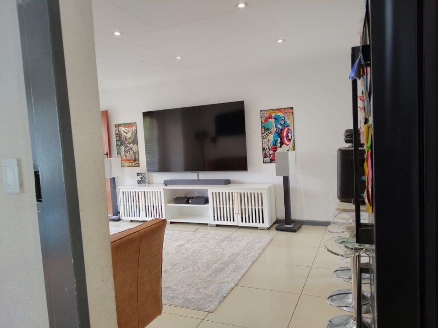 2 Bedroom Property for Sale in Glen Marais Gauteng