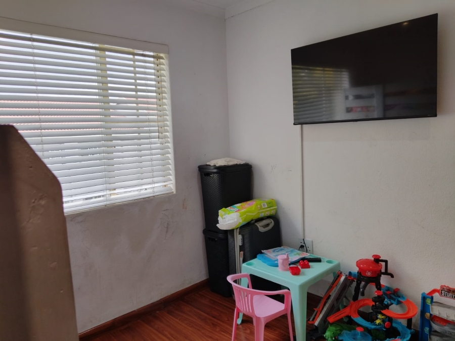 2 Bedroom Property for Sale in Glen Marais Gauteng