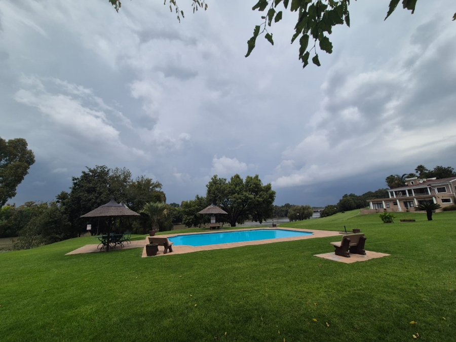 4 Bedroom Property for Sale in Peacehaven Gauteng