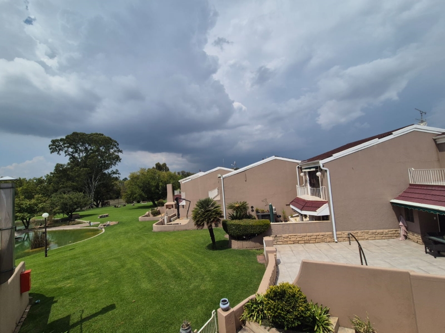 4 Bedroom Property for Sale in Peacehaven Gauteng