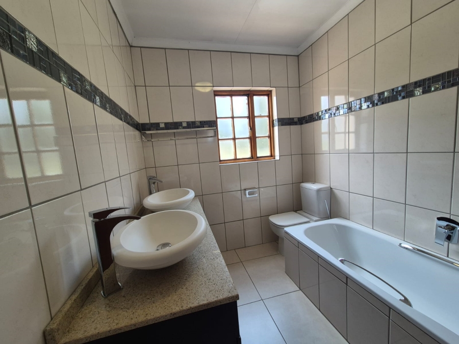 4 Bedroom Property for Sale in Peacehaven Gauteng