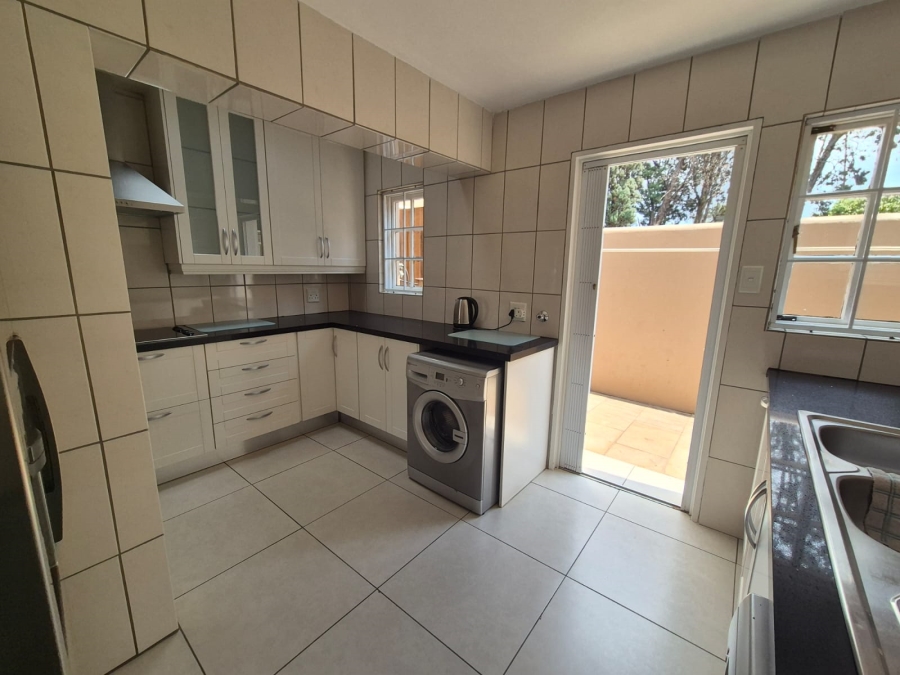 4 Bedroom Property for Sale in Peacehaven Gauteng