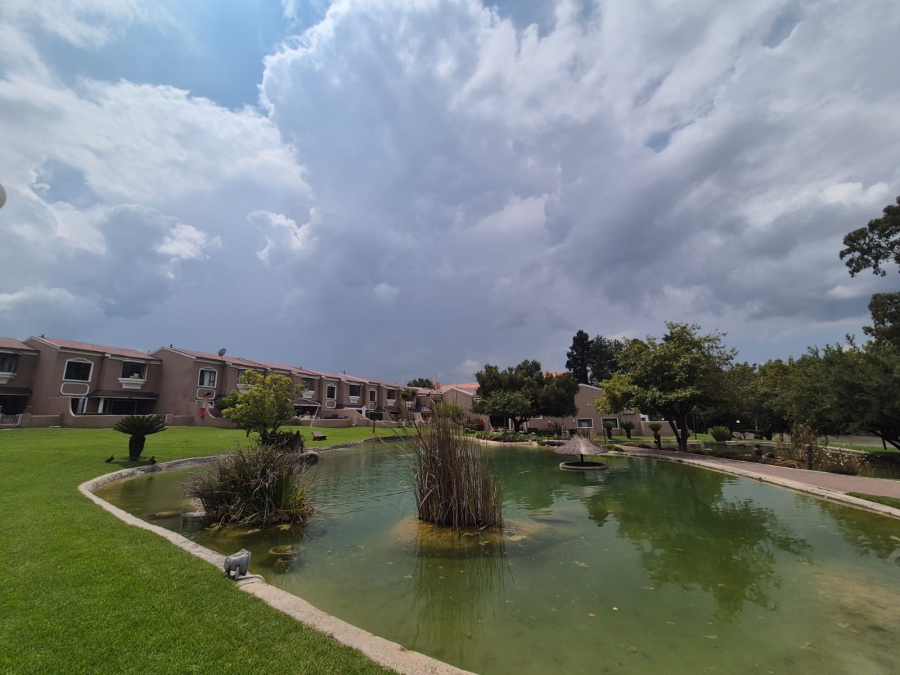 4 Bedroom Property for Sale in Peacehaven Gauteng