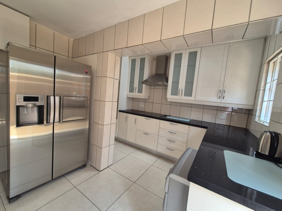 4 Bedroom Property for Sale in Peacehaven Gauteng
