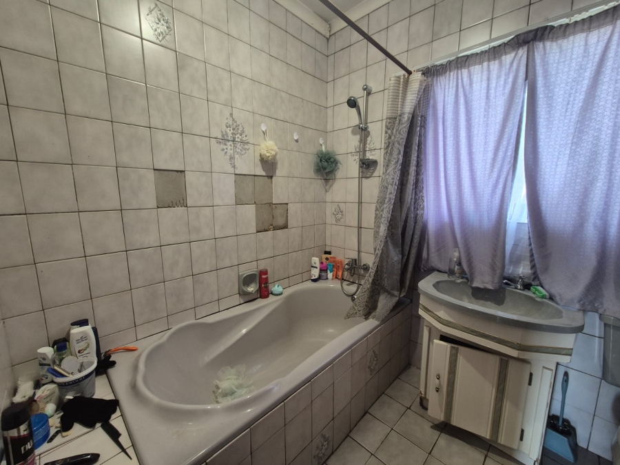 4 Bedroom Property for Sale in Theoville Gauteng