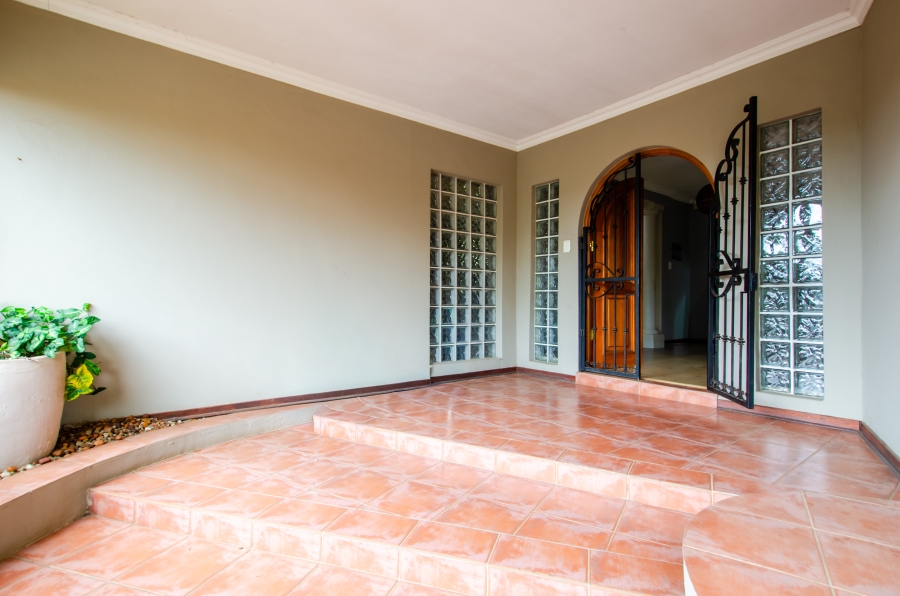 4 Bedroom Property for Sale in Faerie Glen Gauteng