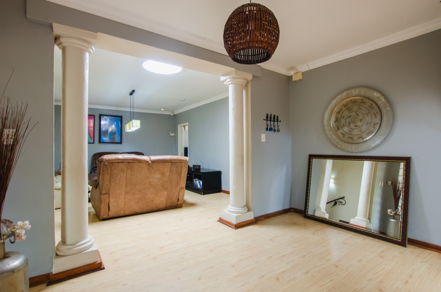 4 Bedroom Property for Sale in Faerie Glen Gauteng