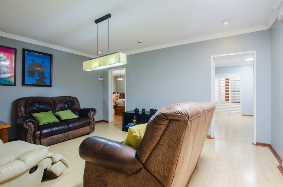 4 Bedroom Property for Sale in Faerie Glen Gauteng