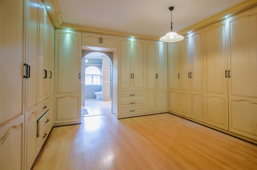 4 Bedroom Property for Sale in Faerie Glen Gauteng