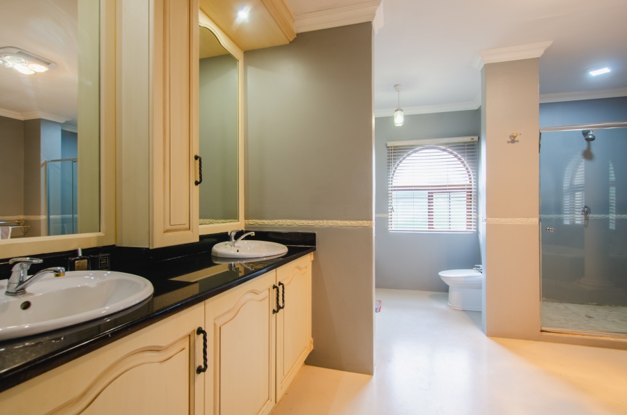 4 Bedroom Property for Sale in Faerie Glen Gauteng