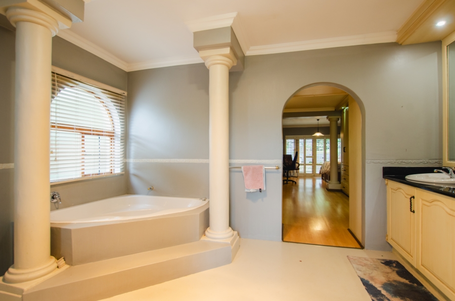 4 Bedroom Property for Sale in Faerie Glen Gauteng