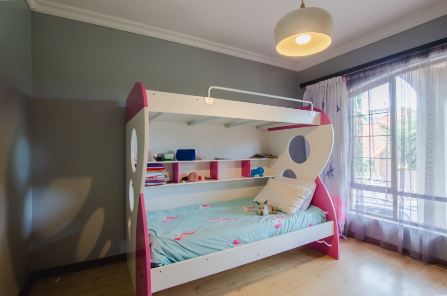 4 Bedroom Property for Sale in Faerie Glen Gauteng