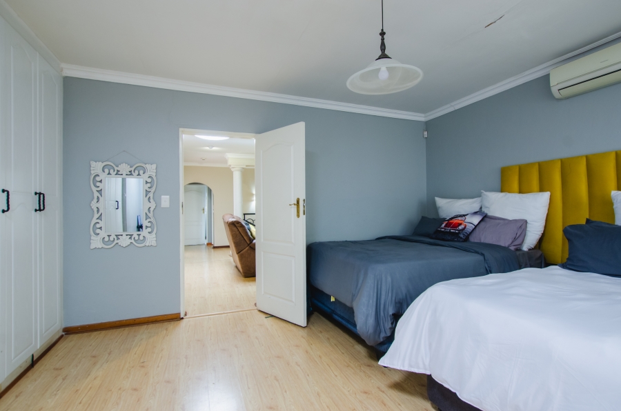 4 Bedroom Property for Sale in Faerie Glen Gauteng