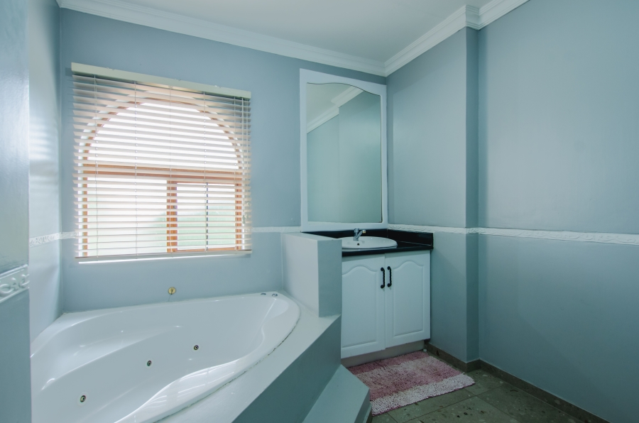 4 Bedroom Property for Sale in Faerie Glen Gauteng