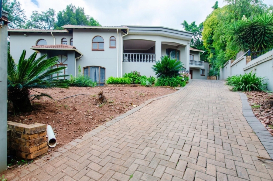 5 Bedroom Property for Sale in Faerie Glen Gauteng