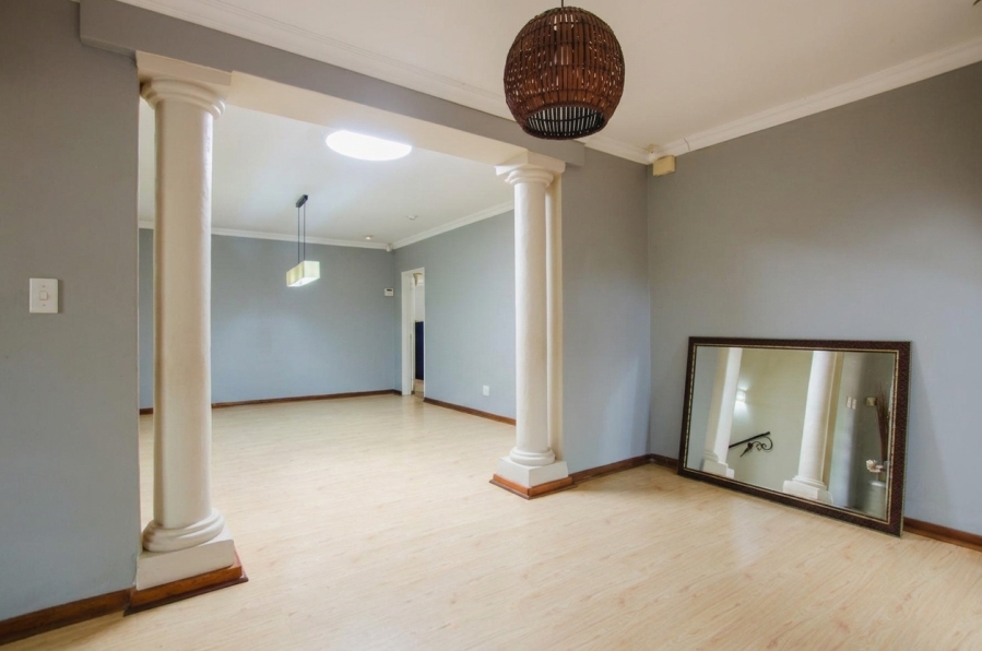 5 Bedroom Property for Sale in Faerie Glen Gauteng