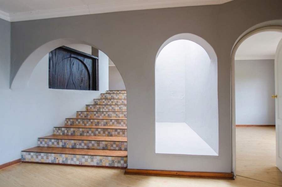 5 Bedroom Property for Sale in Faerie Glen Gauteng