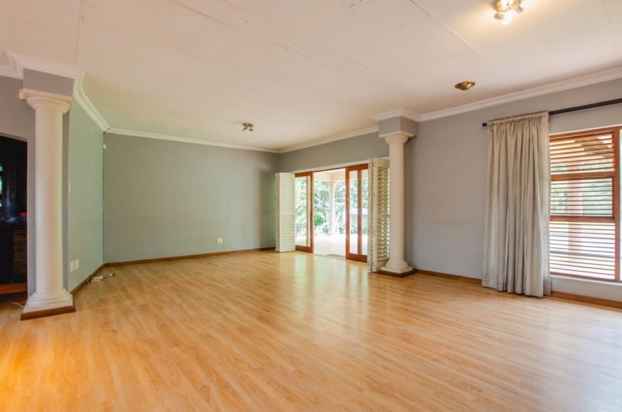 5 Bedroom Property for Sale in Faerie Glen Gauteng