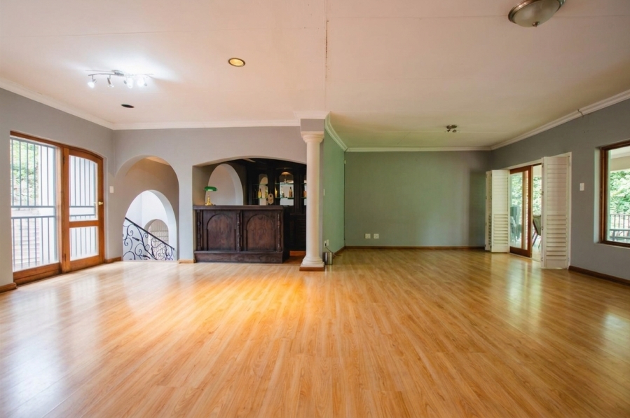 5 Bedroom Property for Sale in Faerie Glen Gauteng
