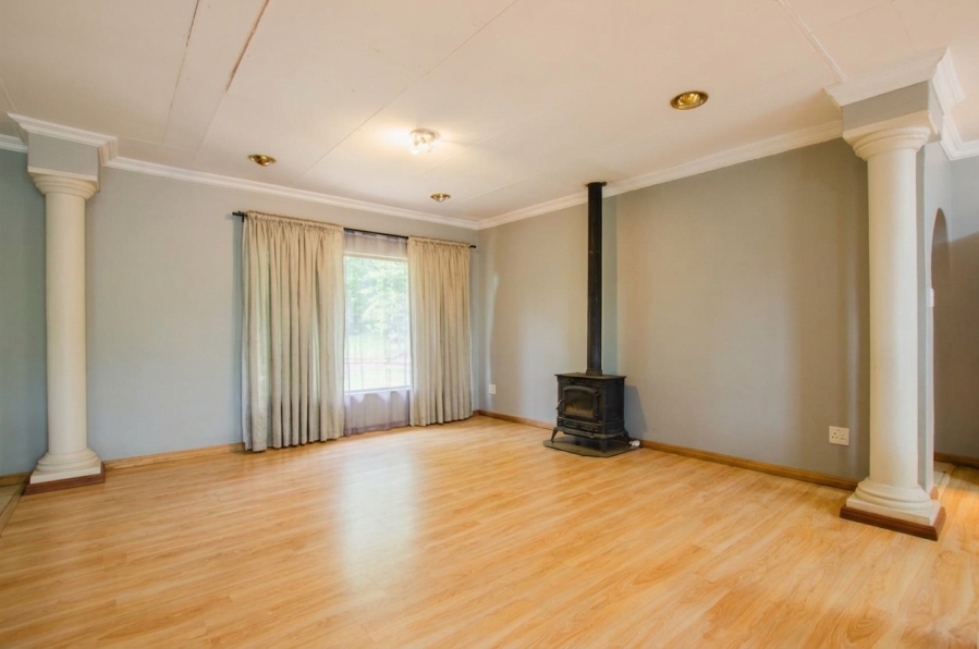 5 Bedroom Property for Sale in Faerie Glen Gauteng