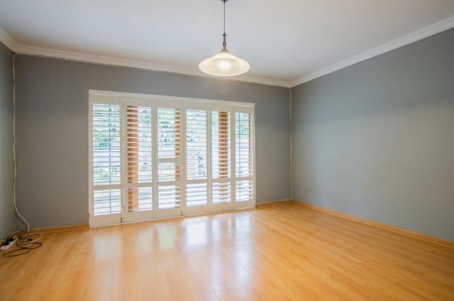 5 Bedroom Property for Sale in Faerie Glen Gauteng